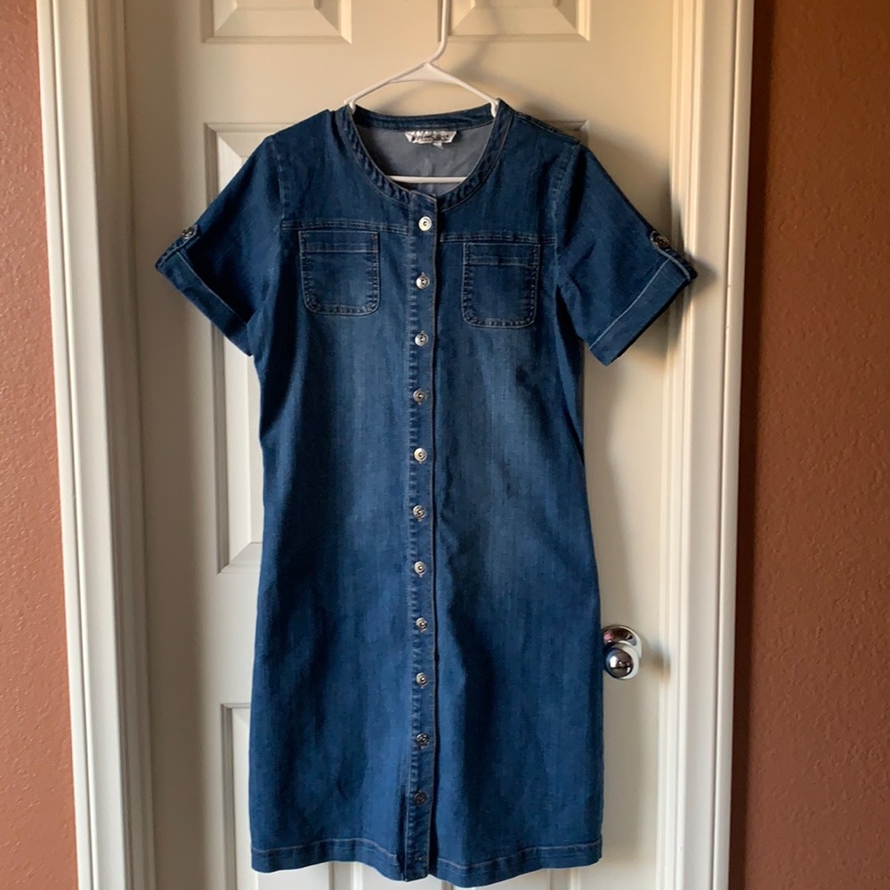 Button Down Short Sleeve Women’s Jean Dress MIDI. Size Small